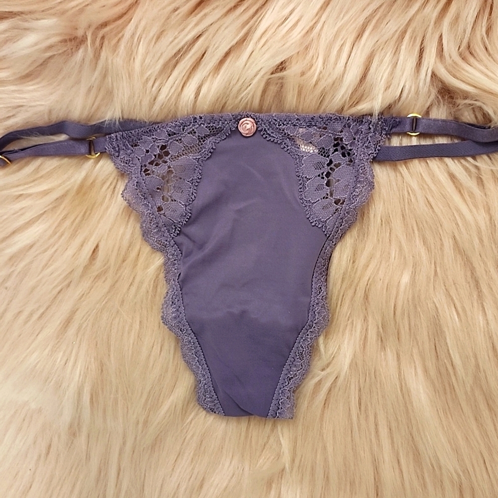 Brand New VICTORIA'S SECRET DREAM ANGELS ADJUSTABLE G-STRING-S